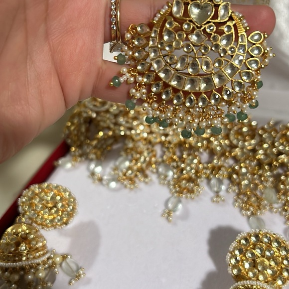 Indian Kundan Bridal Set with Haath Phool - Picture 3 of 4